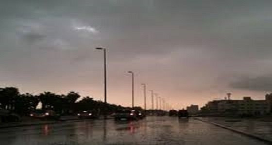 هطول أمطار متفرقة على جدة