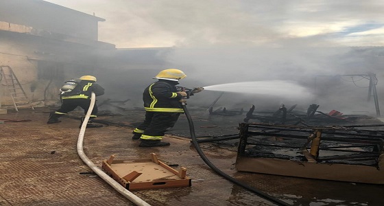 بالصور.. حريق في أحد المنازل الشعبية في شقراء