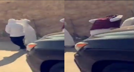 بالفيديو.. فتيات ينجحن في إبعاد شباب حاولوا مضايقتهن في الرياض