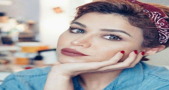 تعليق ناري من نهى نبيل بعد انتقادات أكلها اللحم وسط الذباب