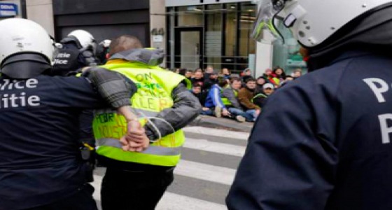 مفاجأة.. الشرطة الفرنسية تمتلك ” سائل ” ينهي احتجاجات ” السترات الصفراء “