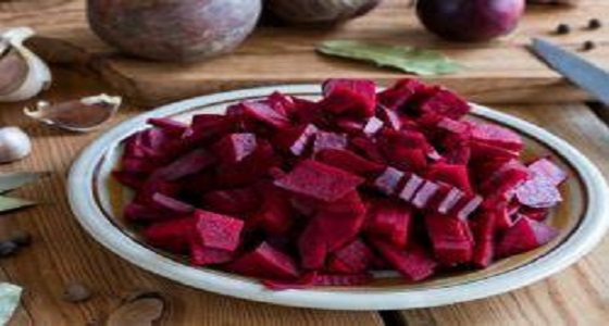 بالفيديو.. 10 أسباب تجعلك تقدمين البنجر لأسرتك يوميا