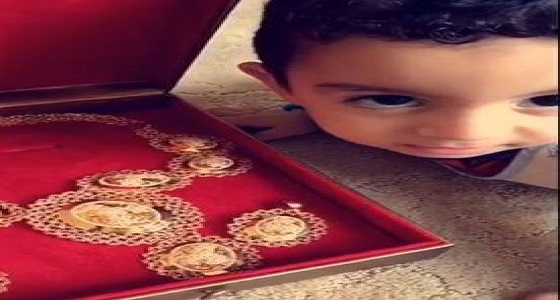 بالفيديو.. انتقادات لفنانة خليجية تستعرض خزنة مجوهراتها الثمينة