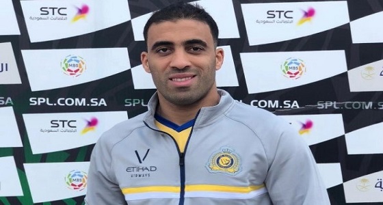 عبدالرازق حمد الله يتسلم جائزة أفضل لاعب