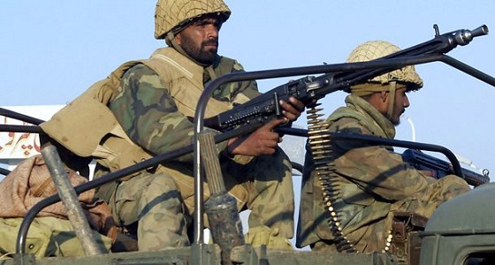 مقتل وإصابة 4 أشخاص في هجوم مسلح على نقطة للجيش في باكستان