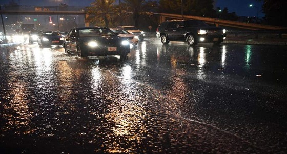 أمطار في تبوك والدفاع المدني بالمنطقة يدعو إلى أخذ الحيطة والحذر