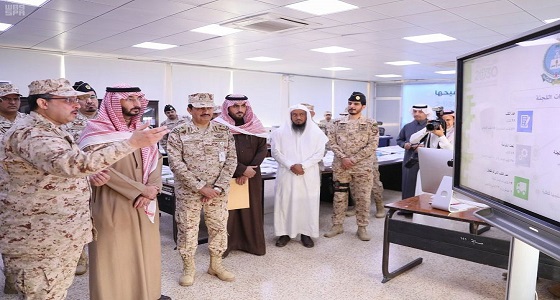 بالصور.. وزير الحرس الوطني يتفقد كلية الملك خالد العسكرية ومدينة الأمير بدر السكنية