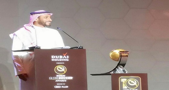 بالفيديو والصور.. لحظة فوز سامي الجابر بجائزة أفضل مسيرة لاعب عربي