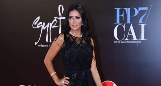 بعد فستانها المثير للجدل.. مفاجأة لفريق الدفاع عن رانيا يوسف بالمحكمة