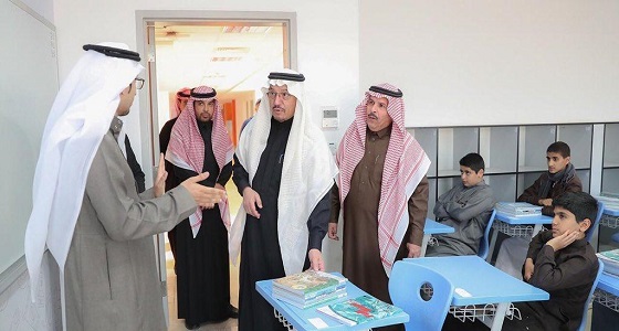 بالصور.. وزير التعليم يزور مدرستين بالرياض مع بداية الفصل الدراسي الثاني