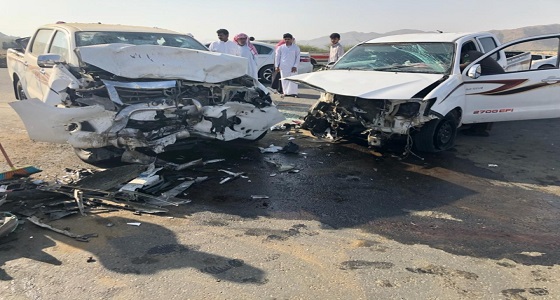 3 إصابات في تصادم مركبتين بمحايل