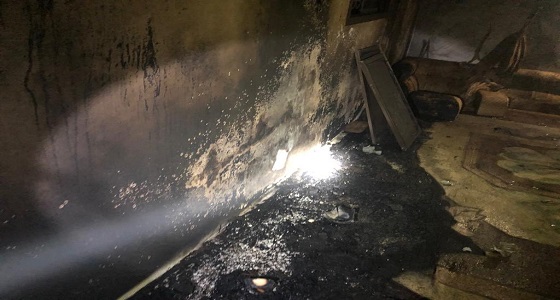 بالصور.. اندلاع حريق في مجلس بحي البلد