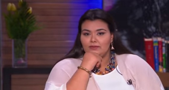 بالفيديو.. اشتعال غضب فنانة مصرية على الهواء بعد شتمها لزيادة وزنها