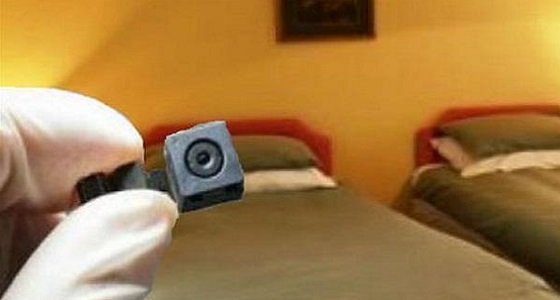 زوجة تبيع لحظاتها الحميمة مع زوجها للمواقع الإباحية