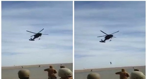 بالفيديو.. سقوط جندي من طائرة تدريب &#8221; الكوماندوز &#8221; بتبوك