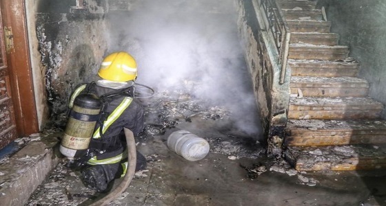 إصابة 3 أشخاص إثر اندلاع حريق بمنور عمارة بمكة المكرمة