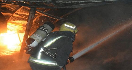 بالصور.. إخماد حريق هائل في صهاريج بترولية بجدة