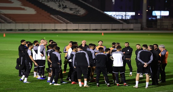 بالصور.. ” الشباب ” يجري مرانه الرئيس استعدادًا لملاقاة ” جدة “