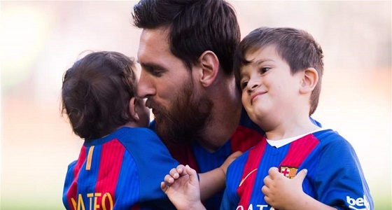 الناقد الوحيد الذي يخشاه ” ميسي ” .. عمره 6 أعوام