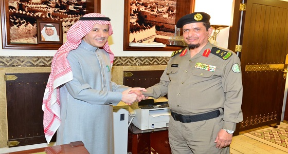 المشرف العام على مكتب أمير الرياض يستقبل مدير مكافحة المخدرات بالمنطقة