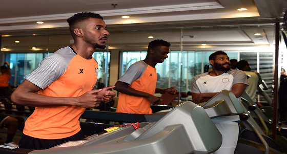 بالصور.. ” الشباب ” يجري تدريبات استرجاعية واستشفائية