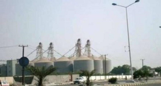 الحديدة.. حريق هائل يلتهم مطاحن البحر الأحمر جراء قصف حوثي