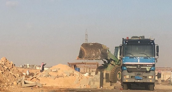 بالصور.. إزالة 21 حظيرة مواشي و22 غرفة عشوائية بالرياض