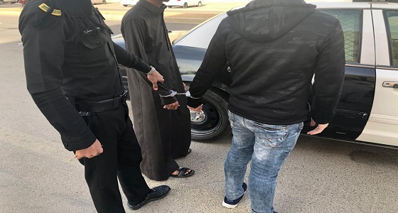 ضبط شخصين يعملان في مجال ” التجميل ” بدون ترخيص بالرياض