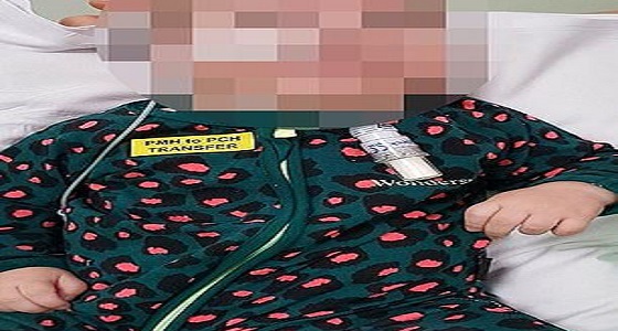 أم تضع كلور في أنبوب تغذية طفلها المريض