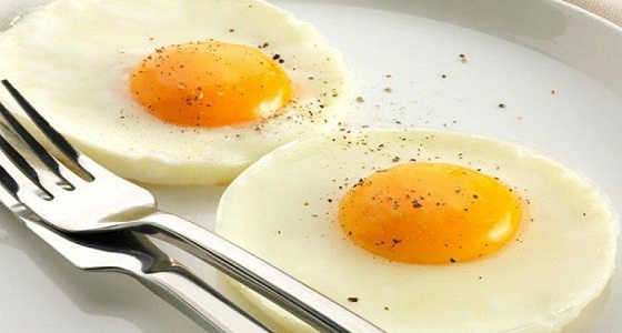 هل تناول البيض يسدد شرايين القلب؟.. &#8221; النمر &#8221; يوضح