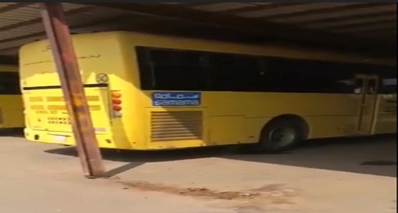 بالفيديو.. بلدية صبيا تكشف ملابسات إزالة هنجر وسقوطه على حافلات مدرسية