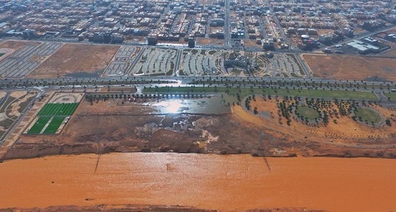 بالصور.. جريان مياه الأمطار بأكبر أودية تبوك