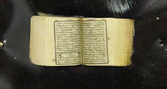 بالصور.. ” المصحف الأصغر في العالم ” في معرض الكتاب بجدة