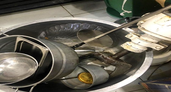 بالصور.. ضبط مخالفات صحية وإغلاق مطعمين في مكة