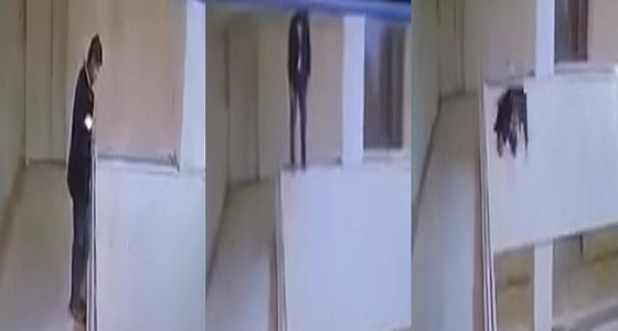 بالفيديو .. لحظة انتحار ” شاب ” بسبب مروره بضائقة مالية