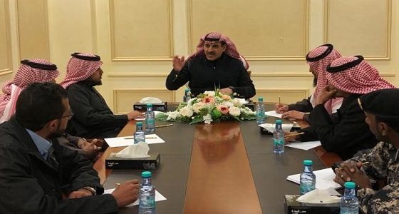 بدر الصقر يجتمع بممثلي الشركات والمصانع بطريف