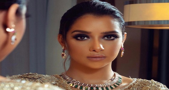 بالصور.. بلقيس ترد بطريقة قاسية على منتقدي فستانها