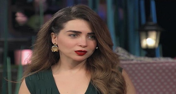 بالفيديو.. مي عزالدين تعود إلى الأضواء بإطلالة صادمة
