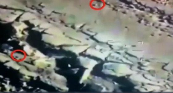 بالفيديو.. طيران التحالف يستهدف غرفة عمليات للحوثيين بصاروخين