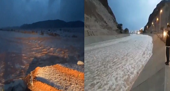 بالفيديو والصور.. سيول قوية تضرب جنوب غرب تبوك