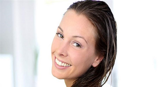 5 ممارسات خاطئة تدمر شعرك في فصل الشتاء.. احذريها