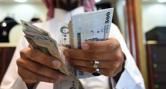 موظف يعمل 11 ساعة براتب 3 آلاف ريال.. وإمارة الباحة تتدخل