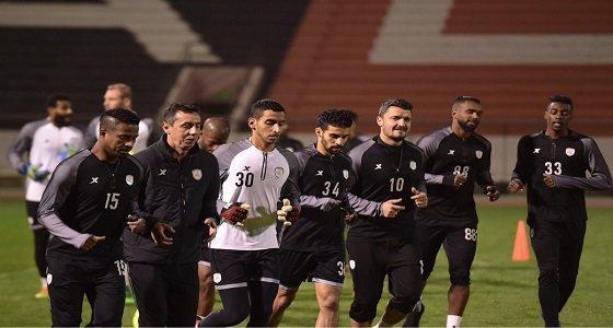 بالصور.. الشباب يستأنف تدريباته اليومية