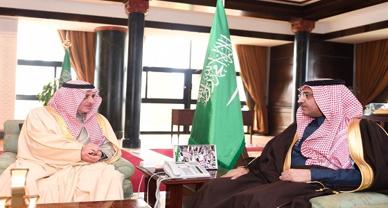 أمير تبوك يطلع على تقرير بداية الفصل الدراسي الثاني