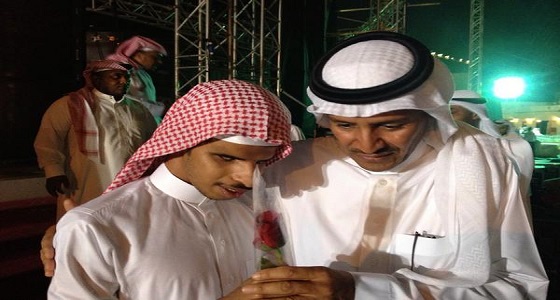 بالصور.. ” العتيبي ” .. المعجب الأكبر لخالد عبد الرحمن منذ 20 عاما