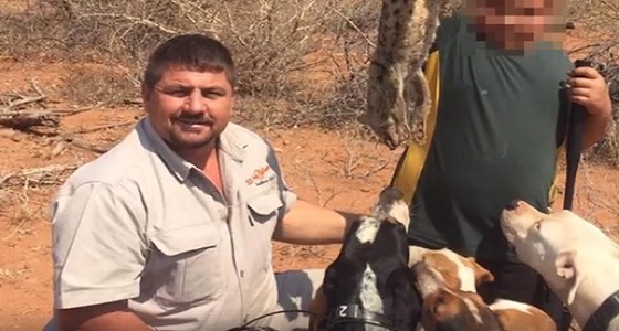 بالفيديو.. تمساح يبتلع صائد أسود