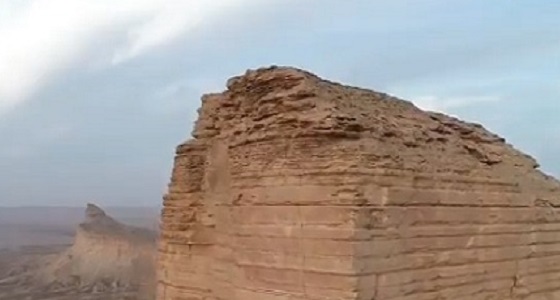 بالفيديو.. منظر رائع لجبل ” خشم الحصان “