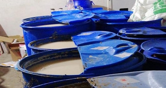 يديره ” وافدين ” .. ضبط مصنع للخمور بجدة