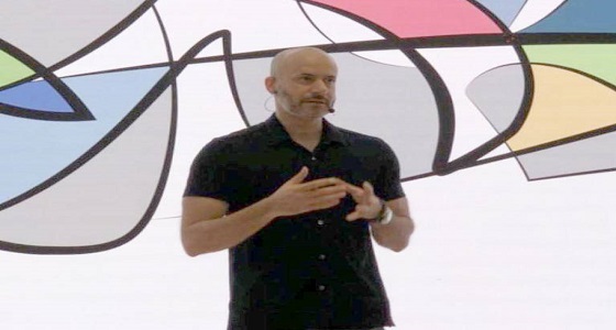 فنان سعودي يبهر الأمريكيين بلوحات للخط العربي