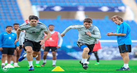 بالفيديو.. وصول فريق الهلال إلى ” المجمعة “